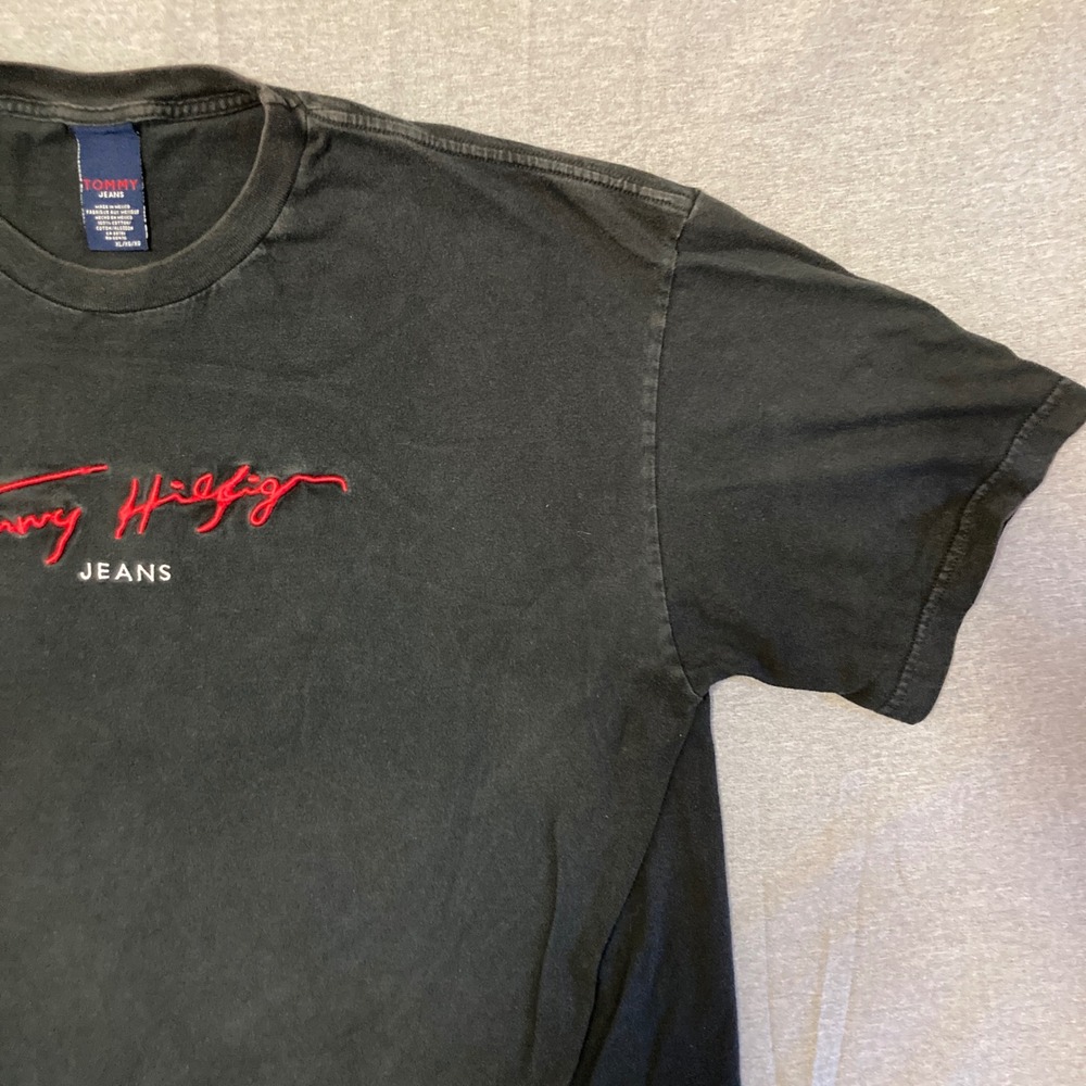Faded Tommy Hilfiger Jeans Mens XL T-Shirt Black Red Script Embroidered Logo - Picture 3 of 11